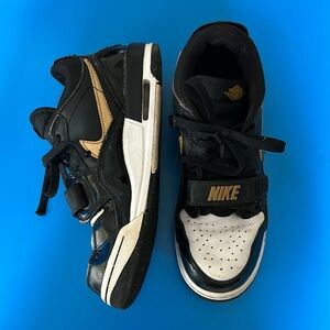 Black Nike air Jordan’s